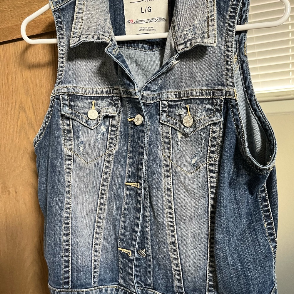 Silver jeans co distressed denim vest